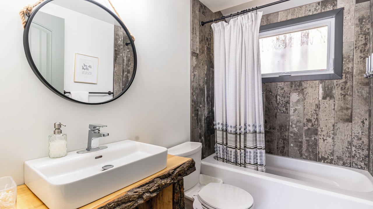 Photo of Bathroom in Marmora and Lake