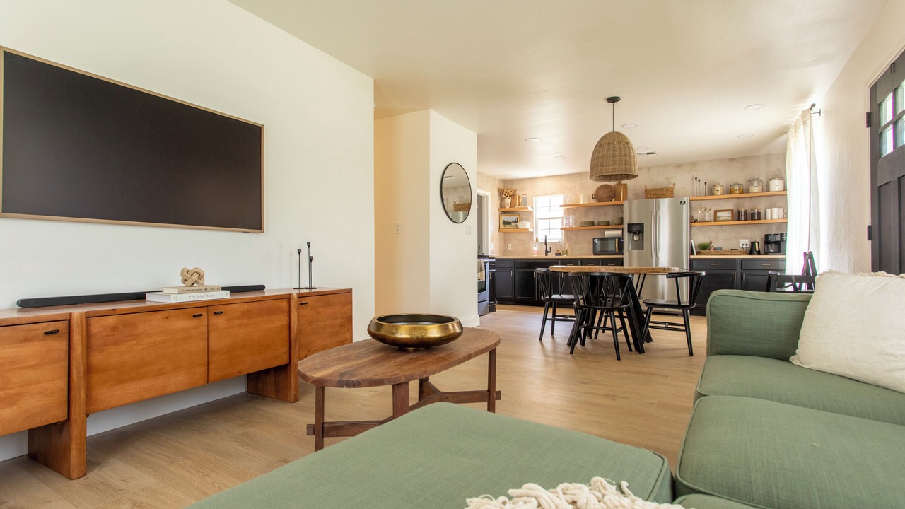 Photo of Livingroom in Ada
