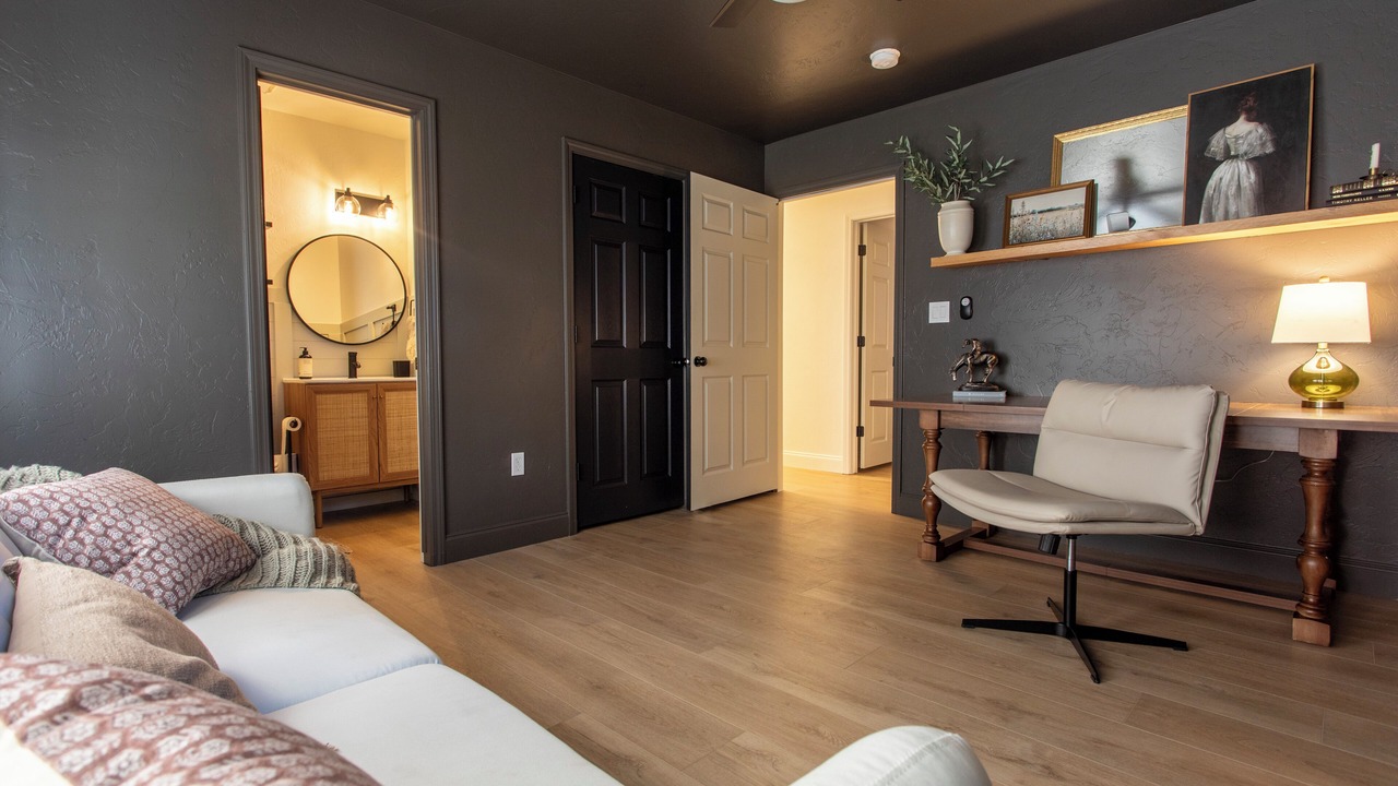 Photo of Livingroom in Ada