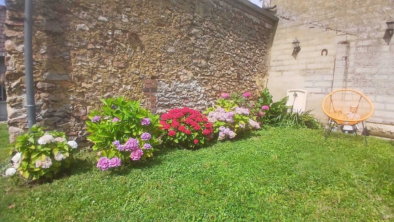 Photo of Outdoor in Fontaine-Denis-Nuisy