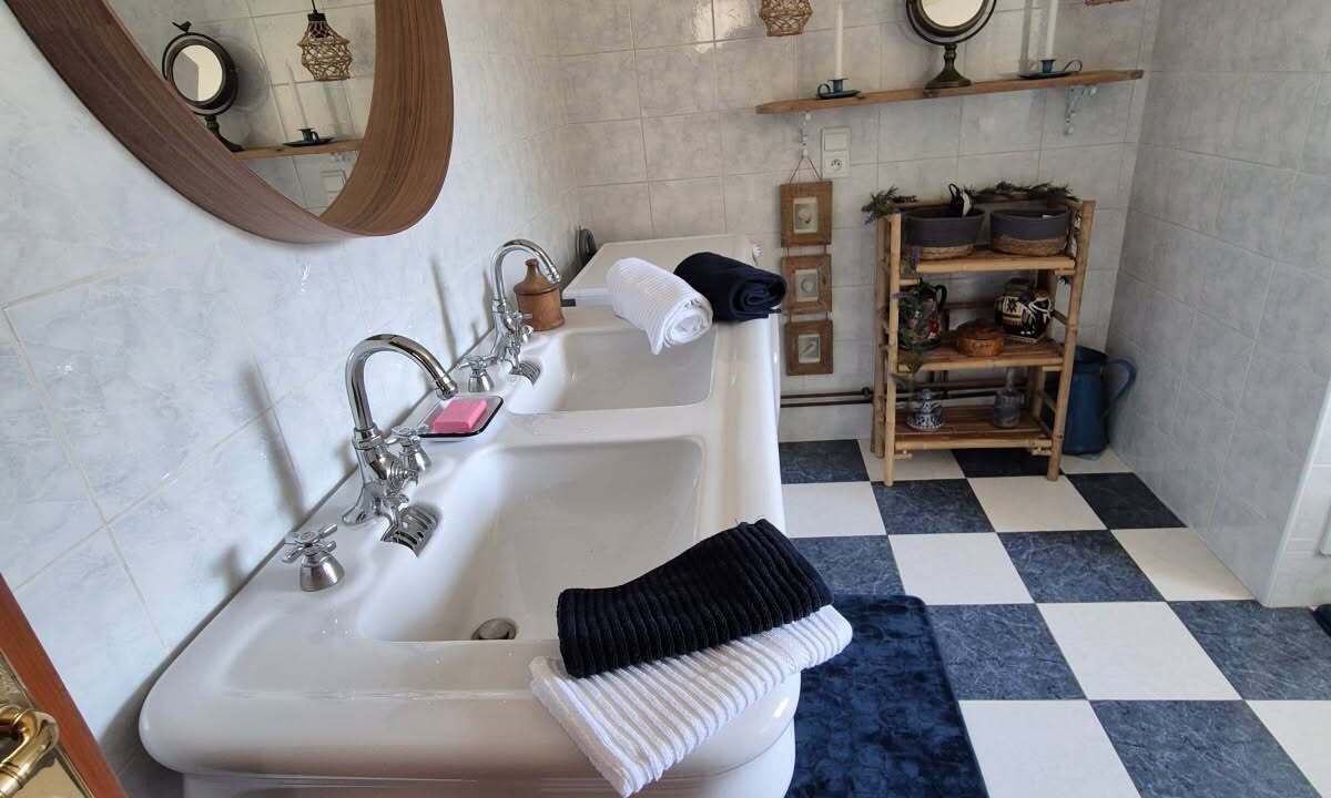 Photo of Bathroom in Fontaine-Denis-Nuisy