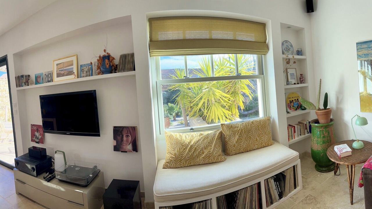 Photo of Livingroom in Pouzolles