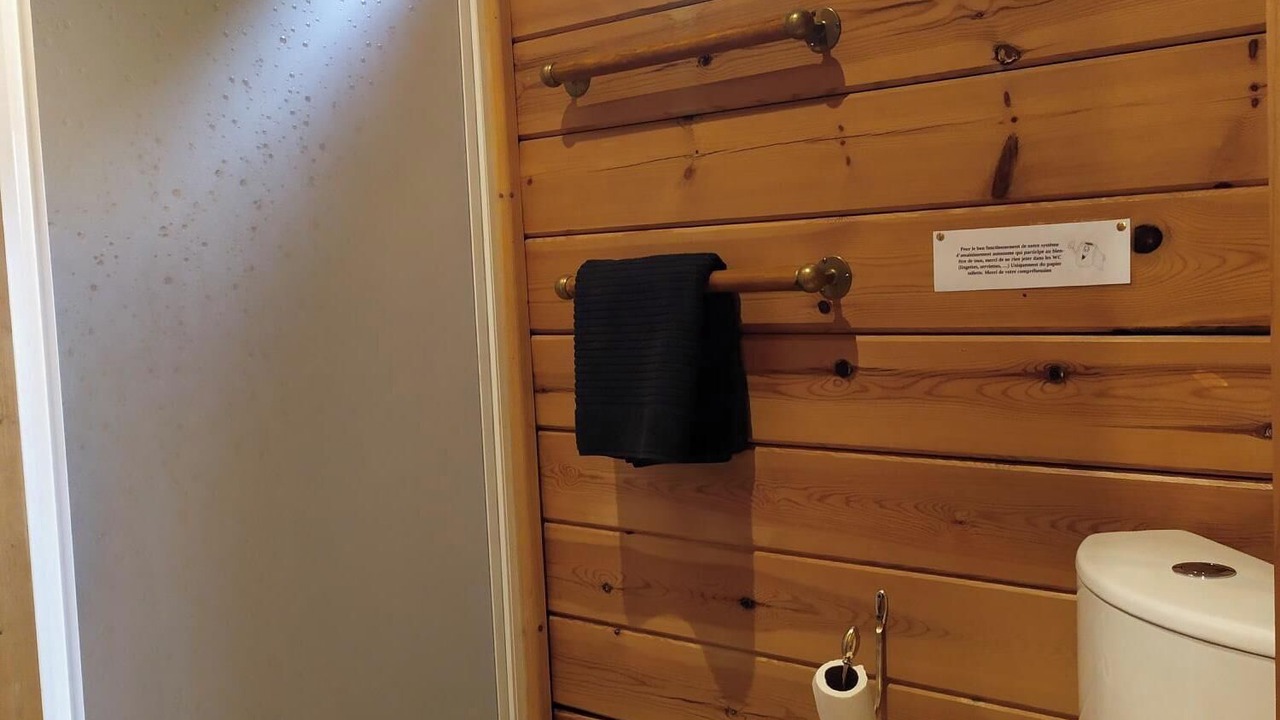 Photo of Bathroom in Noyant-la-Plaine