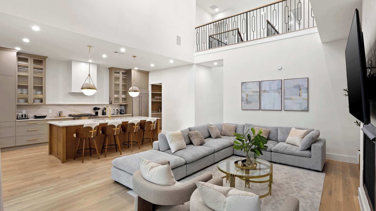Photo of Livingroom in Little Forest Hills