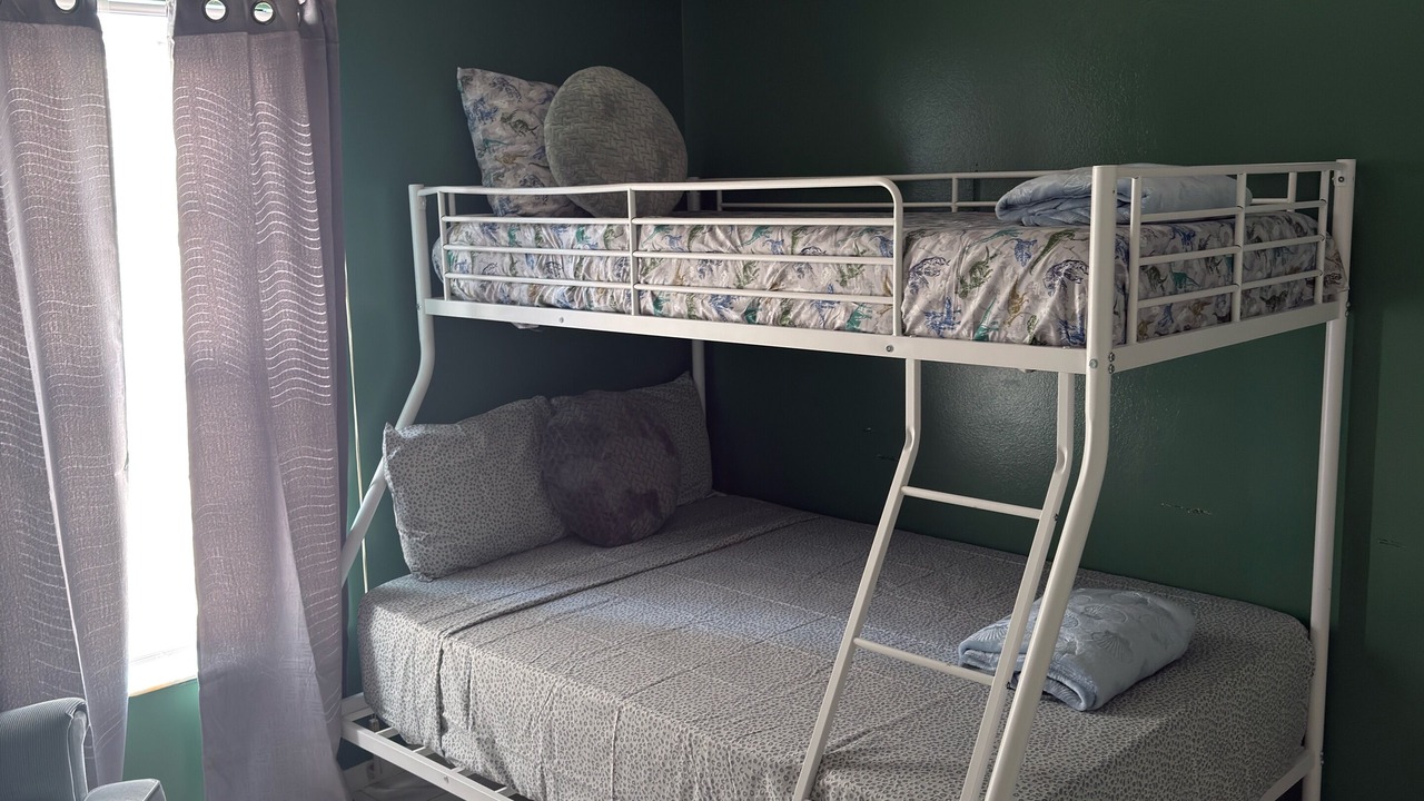 Photo of Bedroom in Lindfields