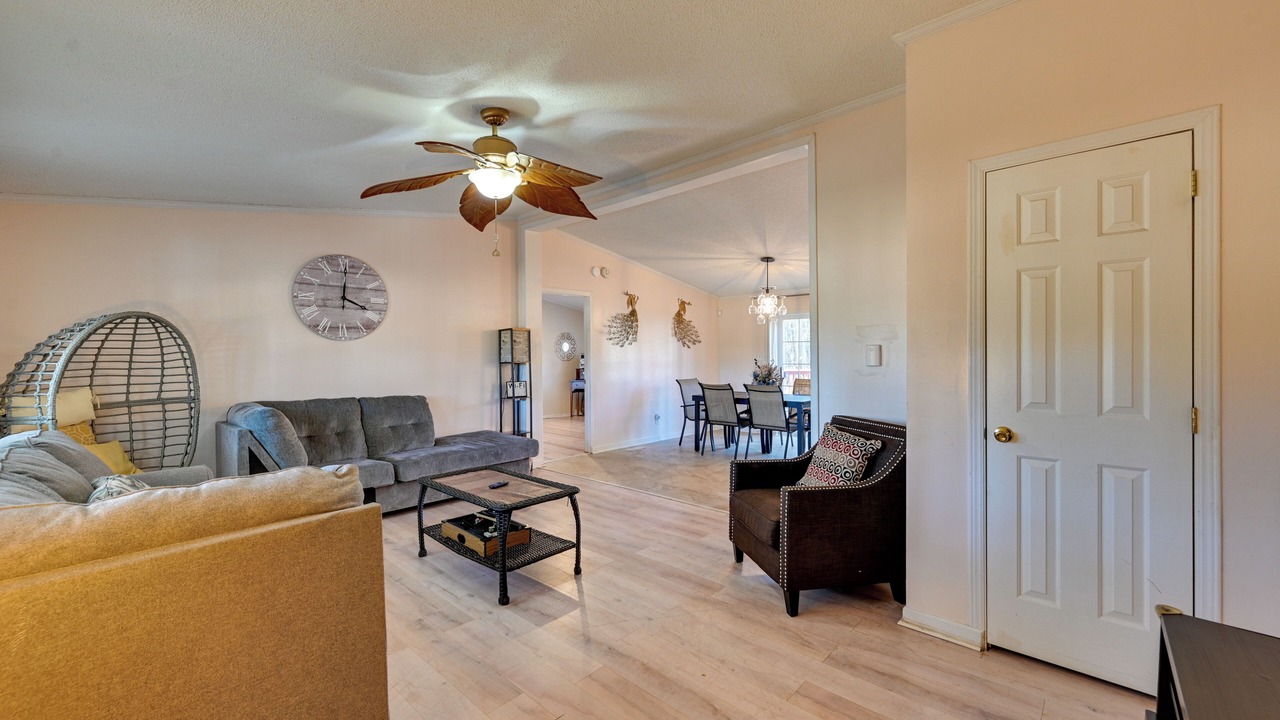 Photo of Livingroom in Crisp