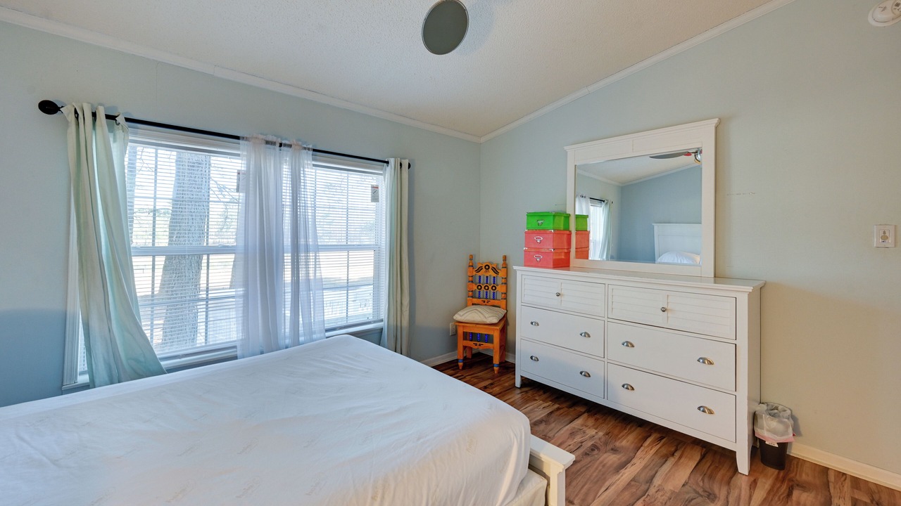 Photo of Bedroom in Crisp