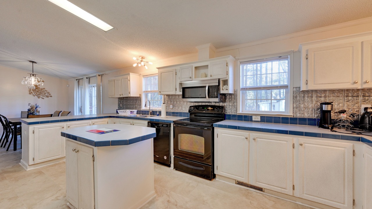 Photo of Kitchen in Crisp