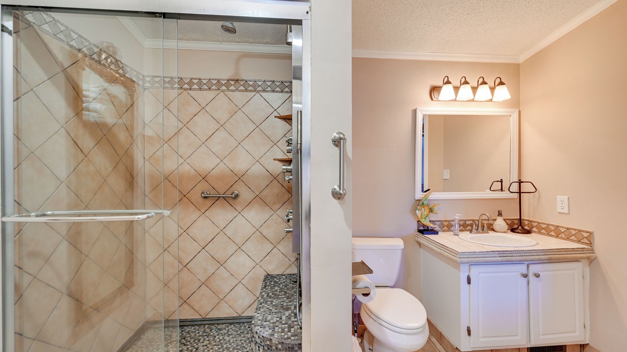 Photo of Bathroom in Crisp
