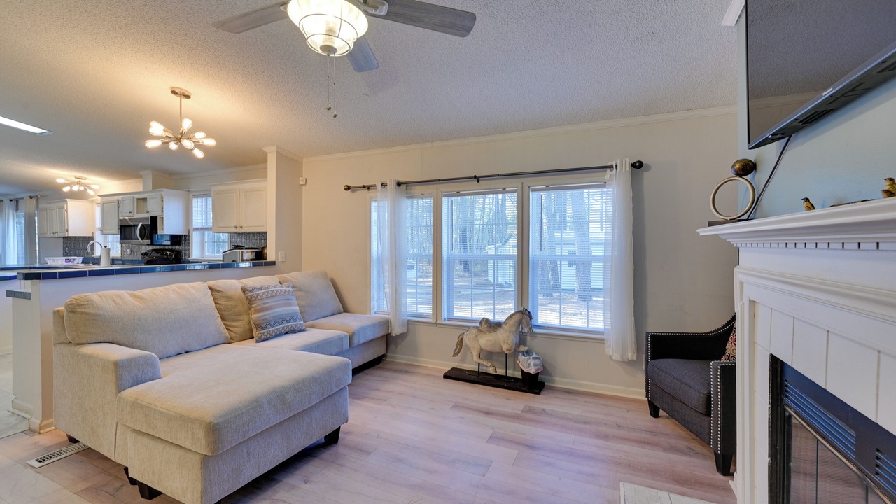 Photo of Livingroom in Crisp