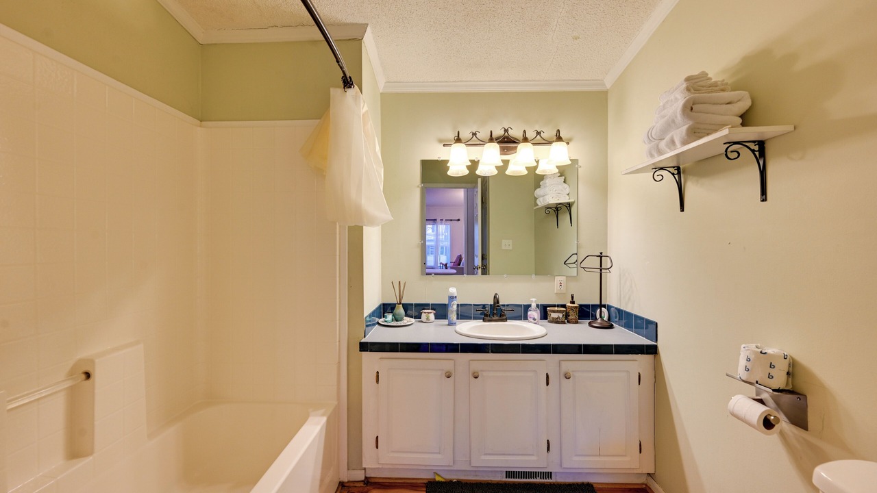 Photo of Bathroom in Crisp