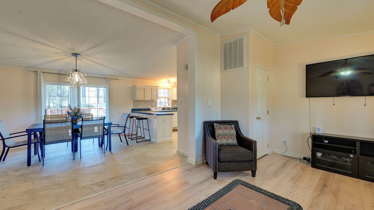 Photo of Livingroom in Crisp