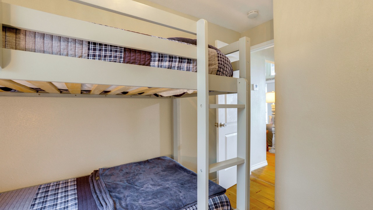 Photo of Bedroom in West Livingston