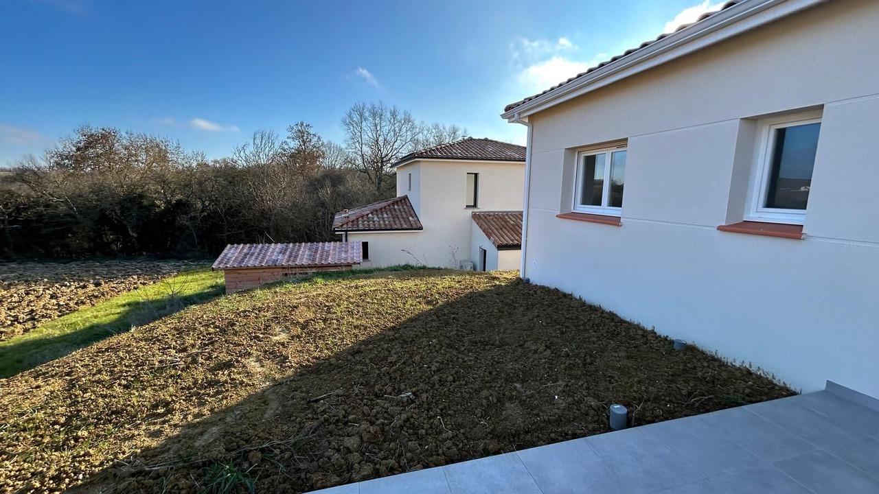 Photo of Outdoor in Lias