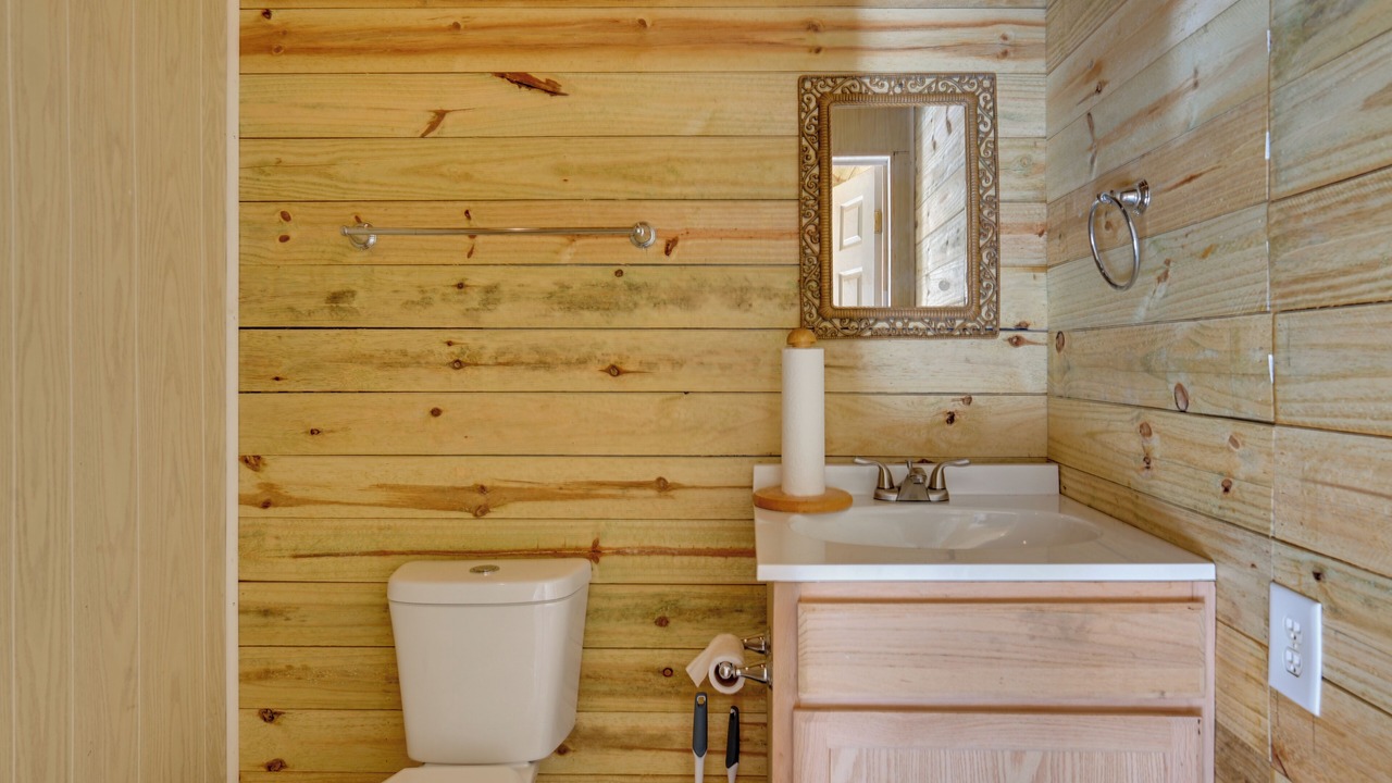 Photo of Bathroom in Crisp