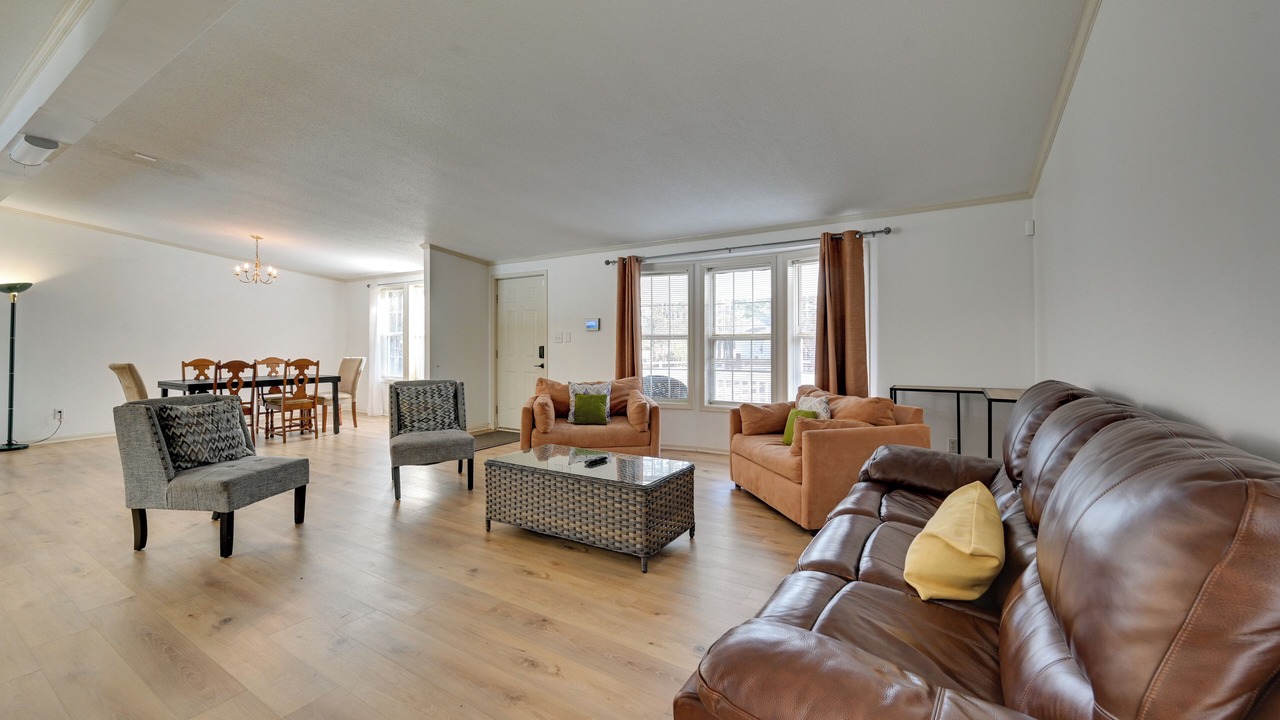 Photo of Livingroom in Crisp