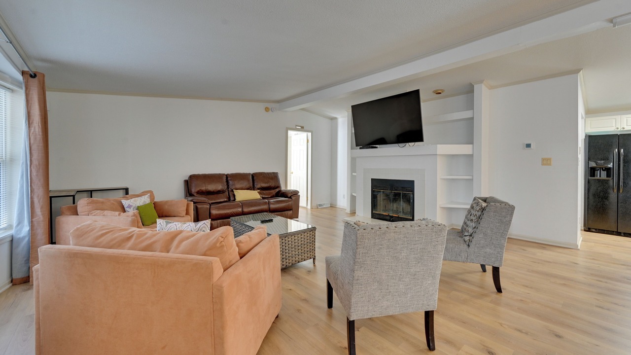 Photo of Bedroom in Crisp