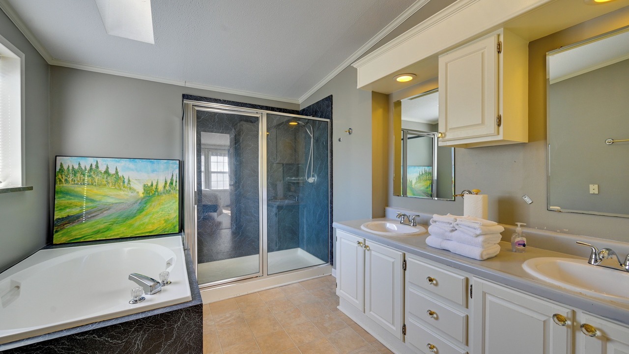 Photo of Bathroom in Crisp