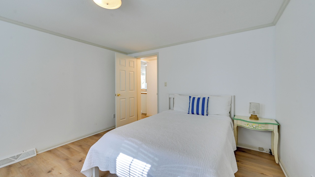 Photo of Bedroom in Crisp