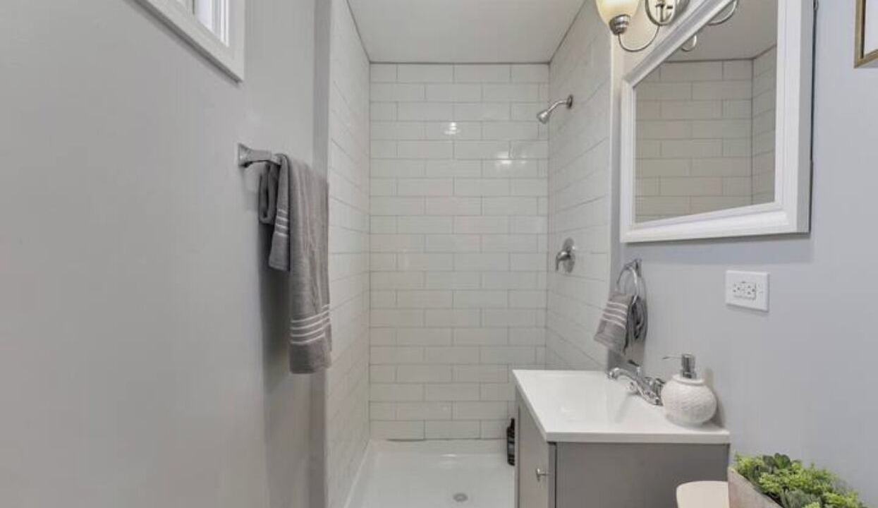 Photo of Bathroom in Oak Park