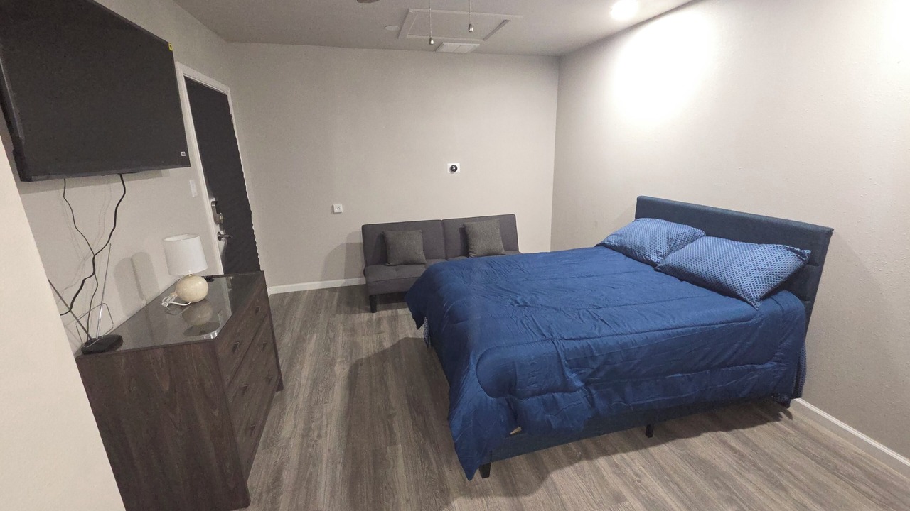 Photo of Bedroom in FM 1960