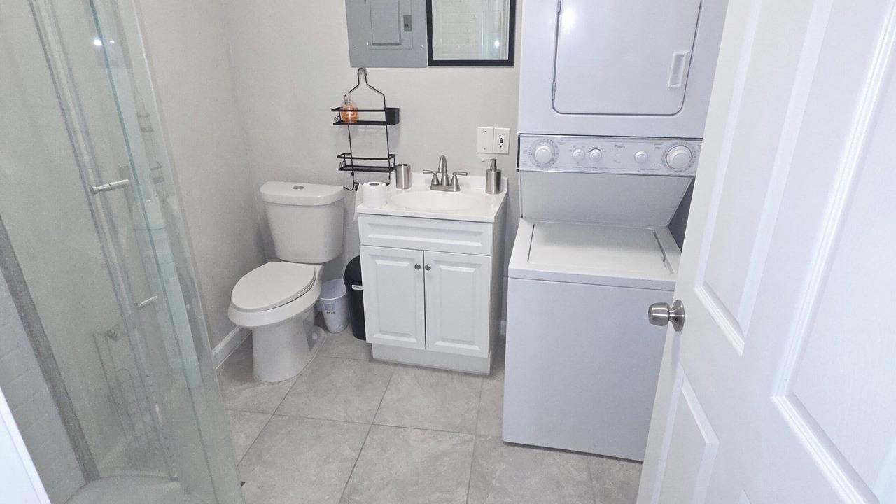 Photo of Bathroom in FM 1960