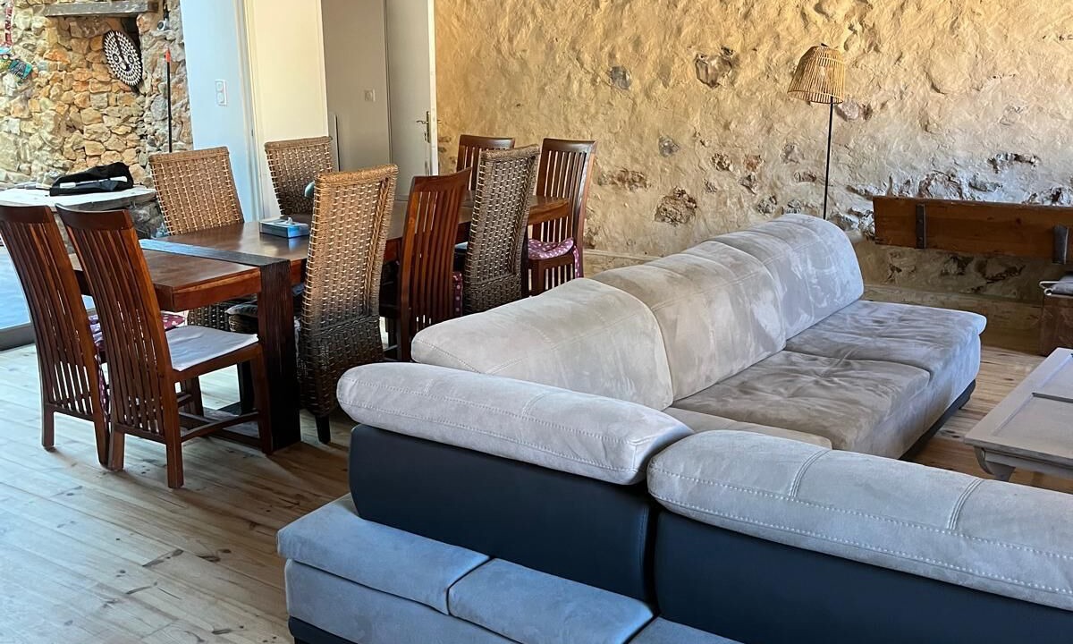 Photo of Livingroom in Grottes Caves