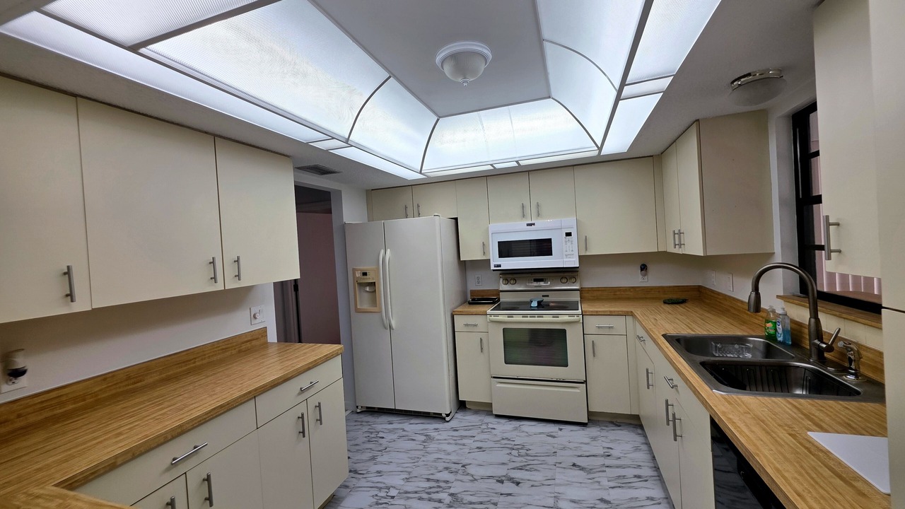 Photo of Kitchen in Warm Mineral Springs