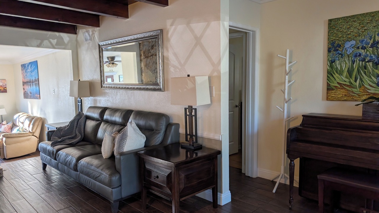 Photo of Livingroom in South Wrigley
