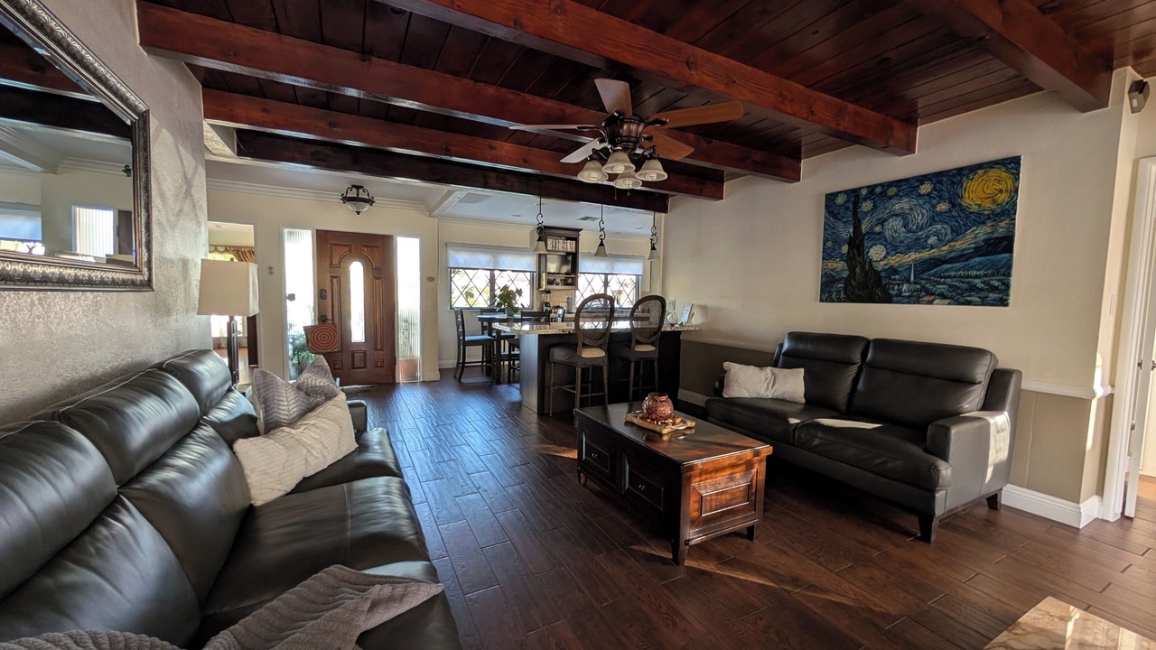 Photo of Livingroom in South Wrigley