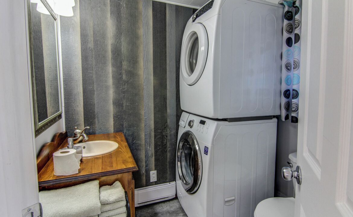 Photo of Bathroom in Saint-Henri-de-Taillon
