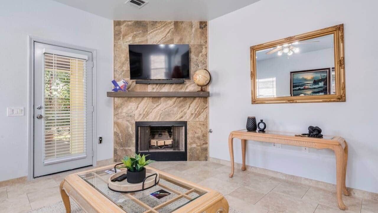 Photo of Livingroom in Pioneer Crossing