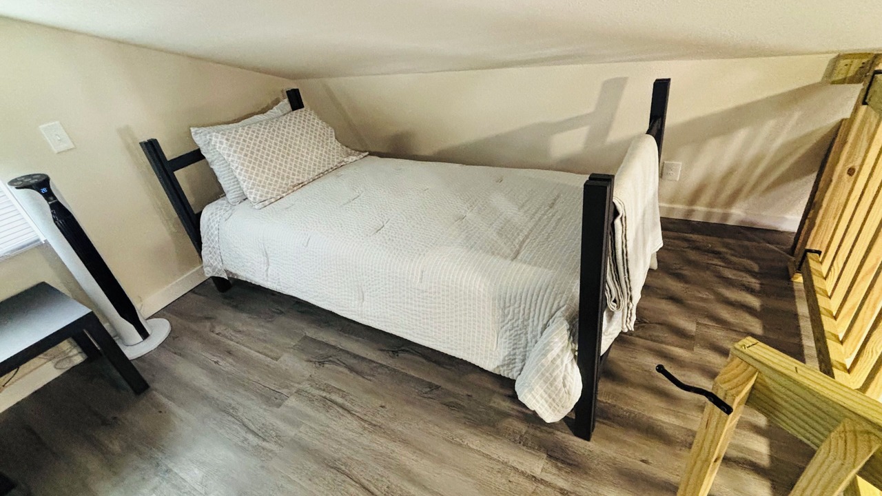 Photo of Bedroom in Redwood