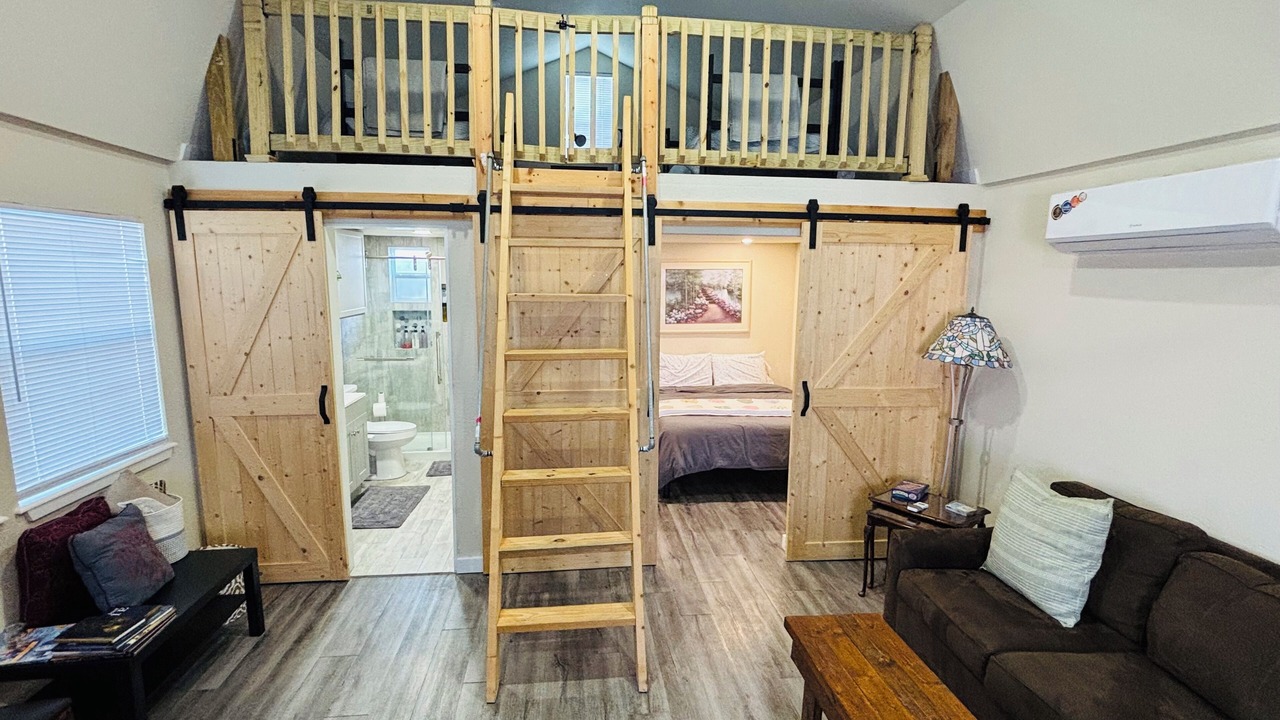 Photo of Bedroom in Redwood
