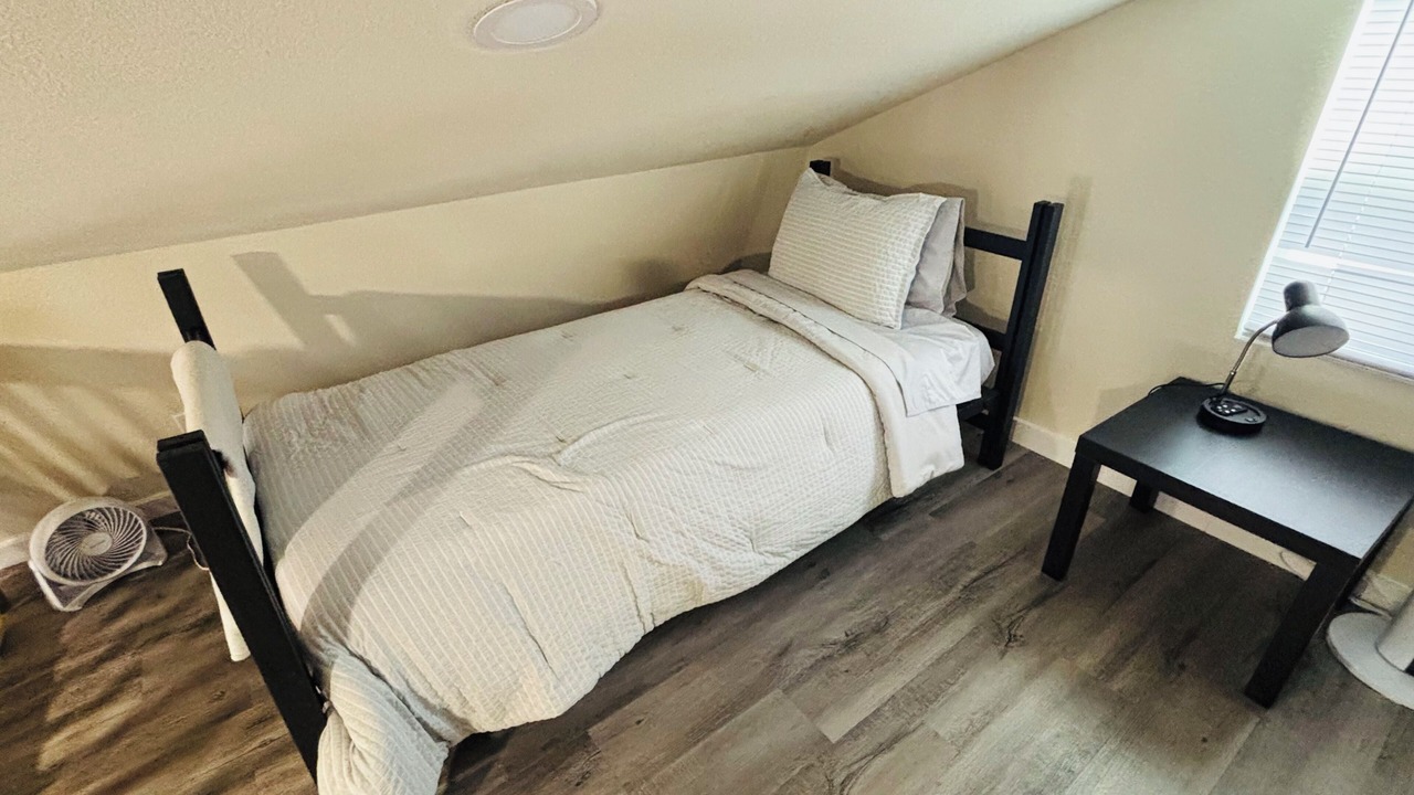 Photo of Bedroom in Redwood