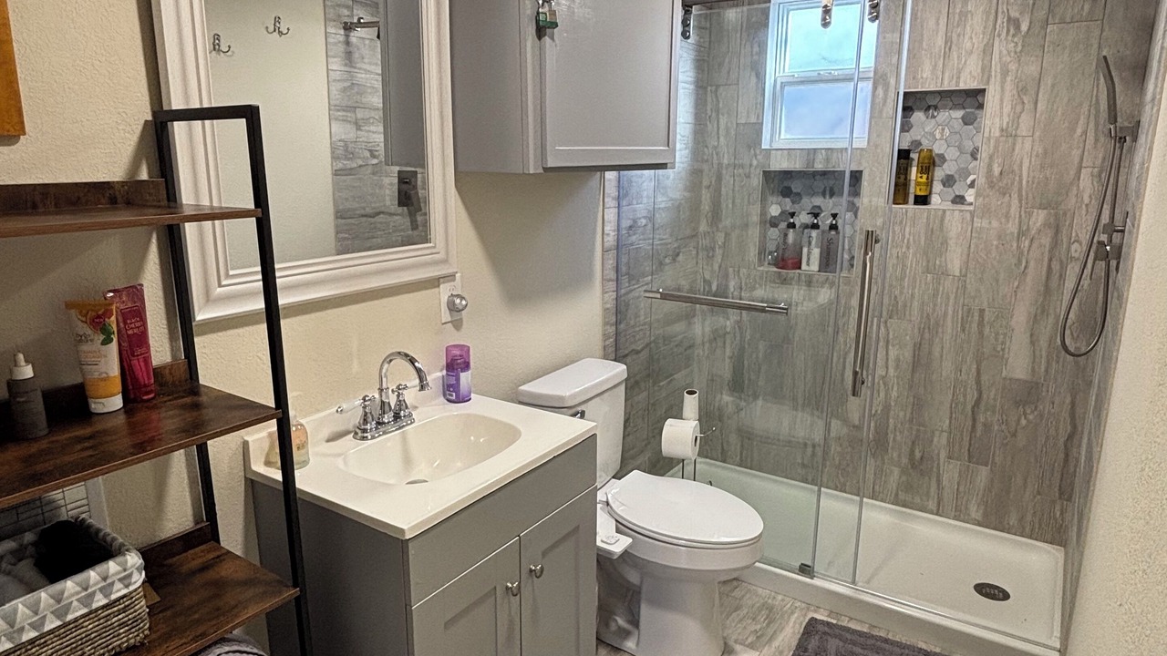 Photo of Bathroom in Redwood
