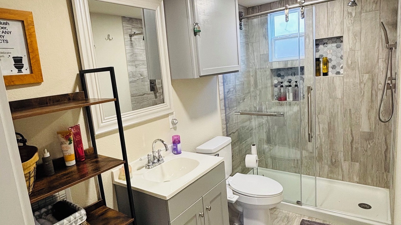 Photo of Bathroom in Redwood