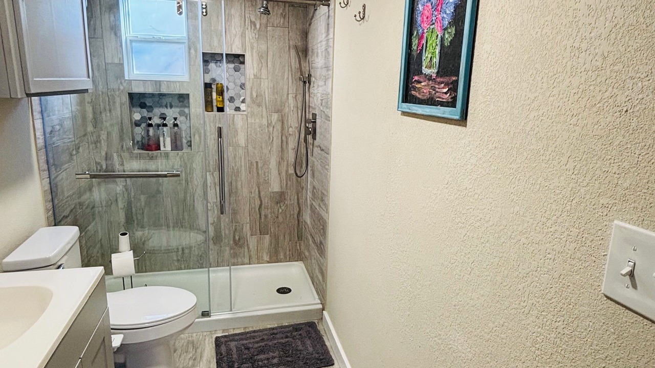 Photo of Bathroom in Redwood