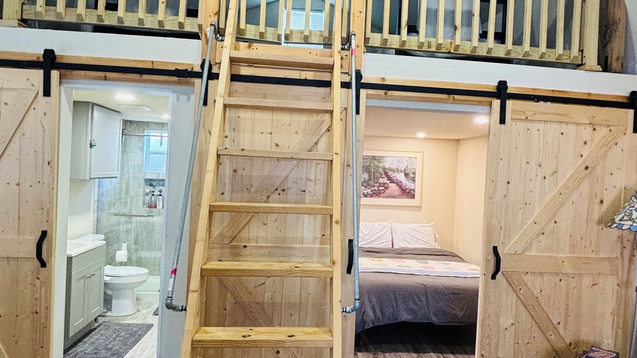 Photo of Bedroom in Redwood