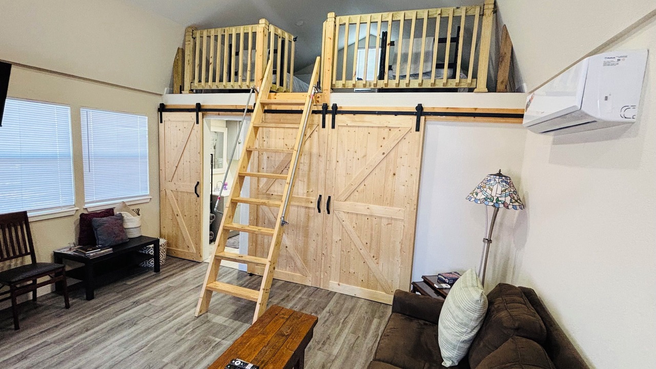 Photo of Livingroom in Redwood
