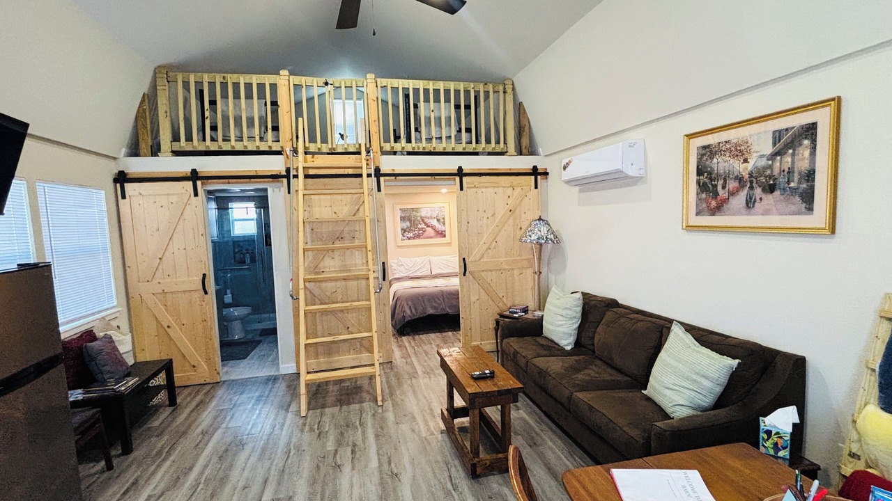 Photo of Livingroom in Redwood