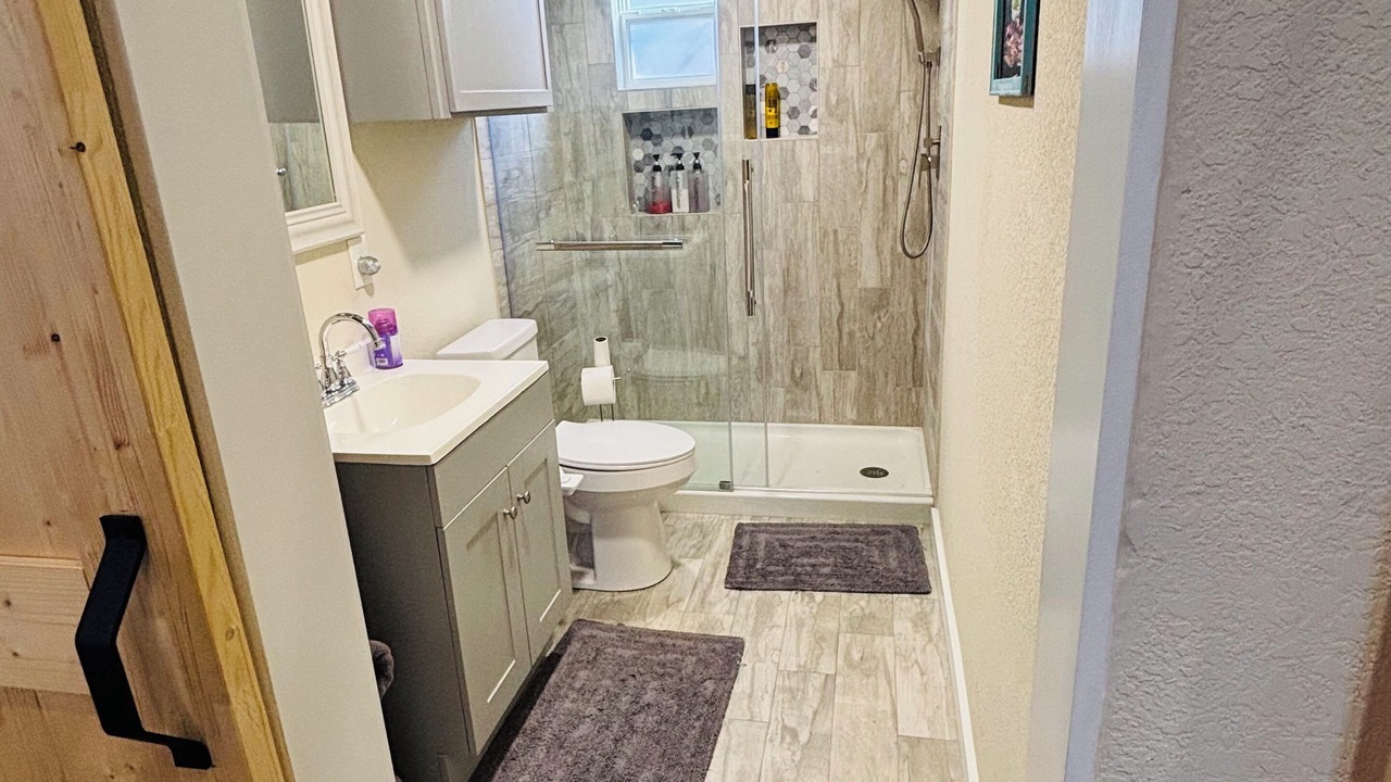 Photo of Bathroom in Redwood