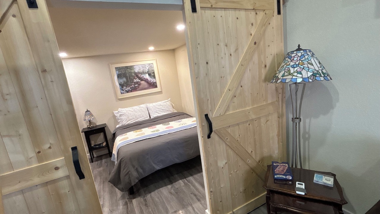 Photo of Bedroom in Redwood