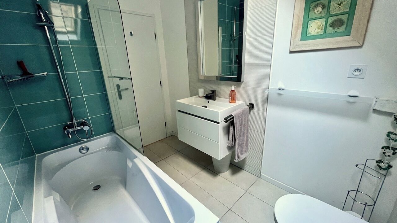 Photo of Bathroom in La Vicomte-sur-Rance