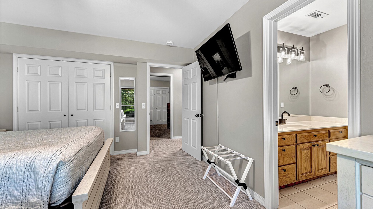 Photo of Bedroom in Lost Bridge Village