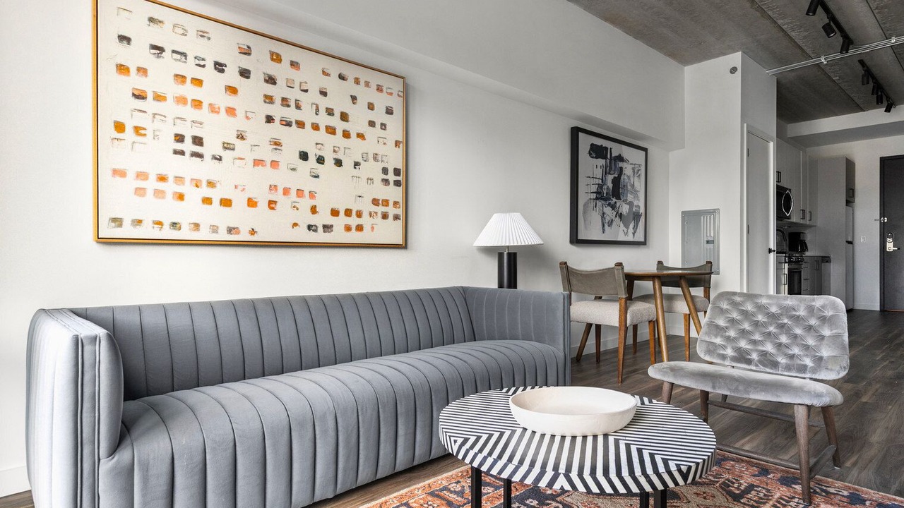 Photo of Livingroom in Near North Side