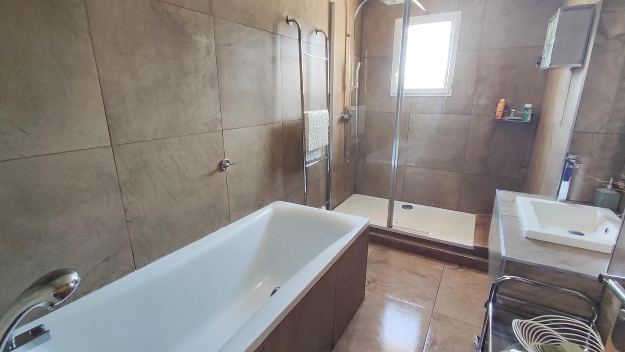 Photo of Bathroom in La Capelle-et-Masmolene