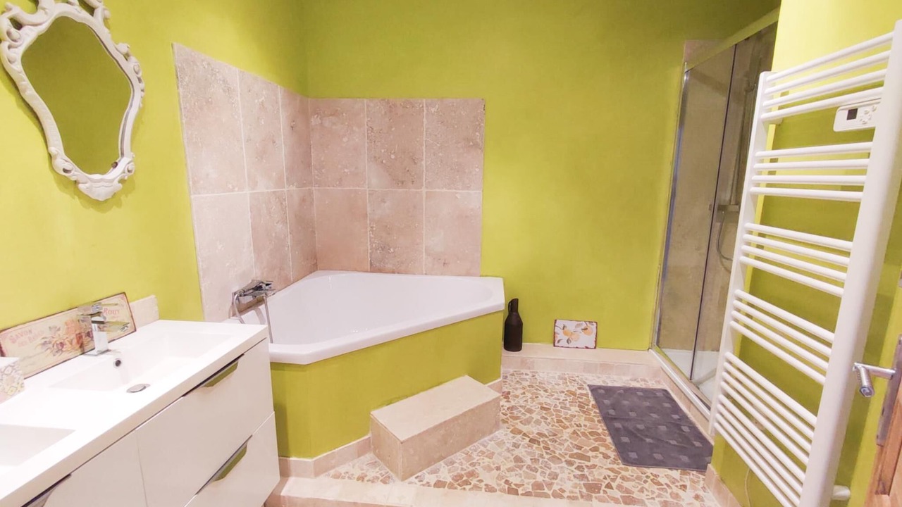 Photo of Bathroom in La Capelle-et-Masmolene