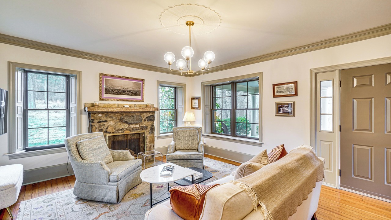Photo of Livingroom in Aldie