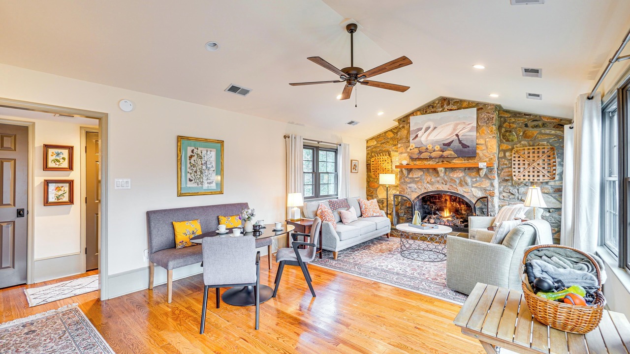 Photo of Livingroom in Aldie